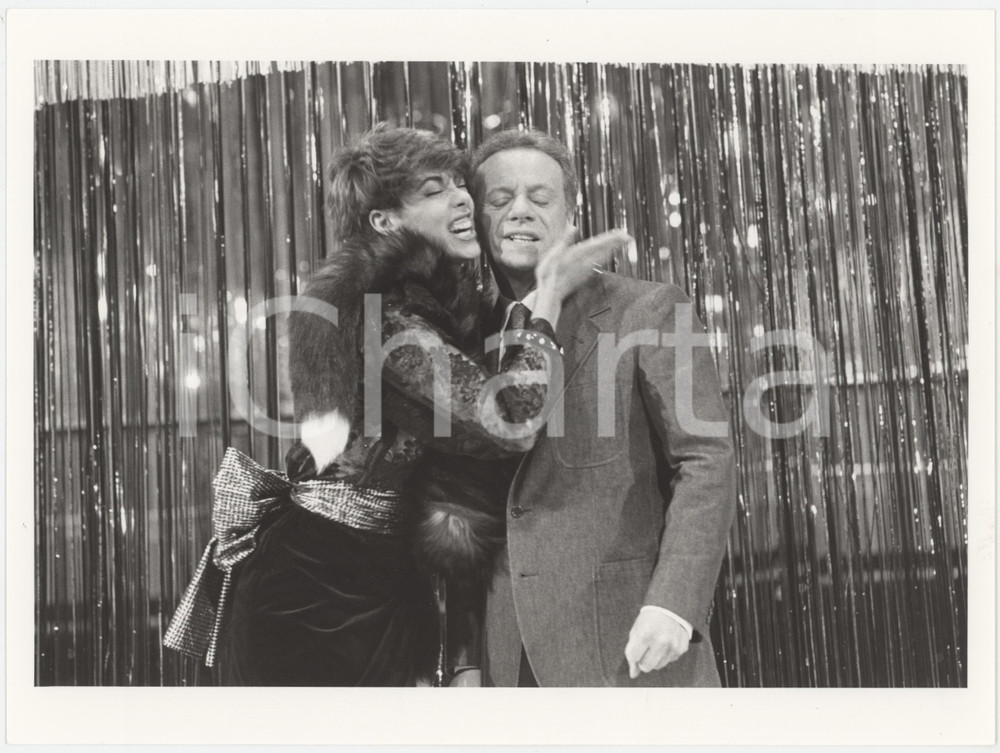 Fotografia d epoca originale 1983 PREMIATISSIMA Johnny DORELLI Nadia CASSINI Foto 24x18 cm 1