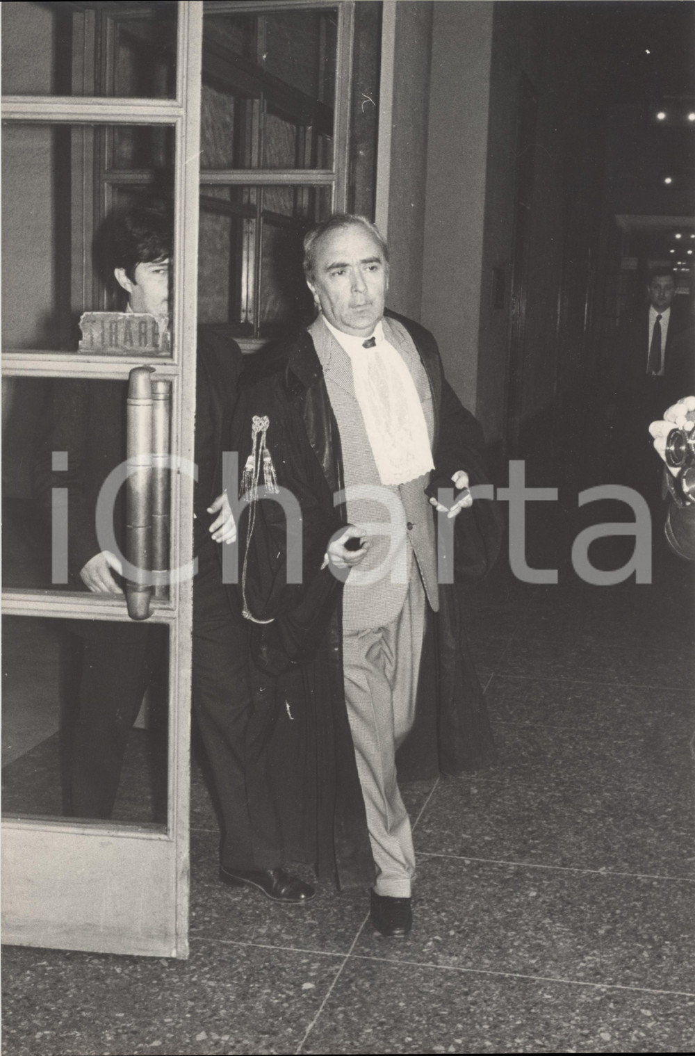 Fotografia d epoca originale 1970 ca MILANO Processo PINELLI Avvocato Armando CILLARIO Foto 19x30 cm 1