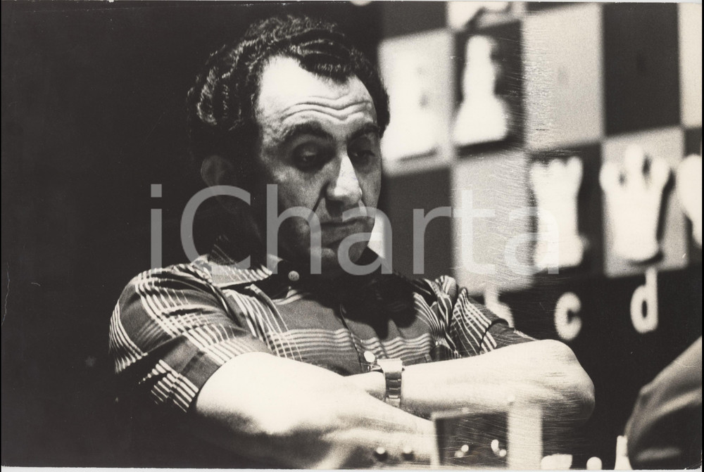 Fotografia d epoca originale 1970 ca SCACCHI Campione Tigran PETROSJAN durante un torneo  Foto 30x20 cm 1