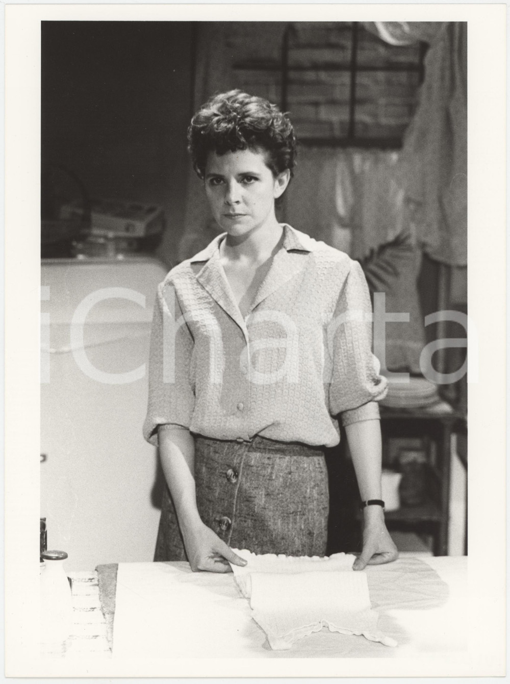 Fotografia d epoca originale 1985 RAI Un cappello pieno di pioggia Pamela VILLORESI Foto 14x28 cm 2 1