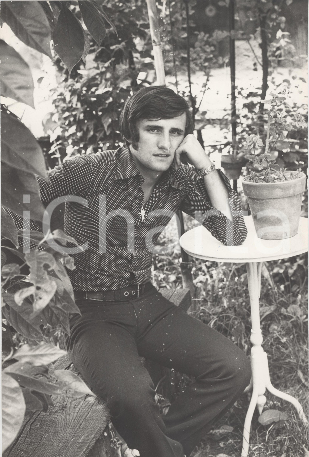 Fotografia d epoca originale 1970 ca CALCIO Ritratto di Sergio MAGISTRELLI nel giardino di casa  Foto 1