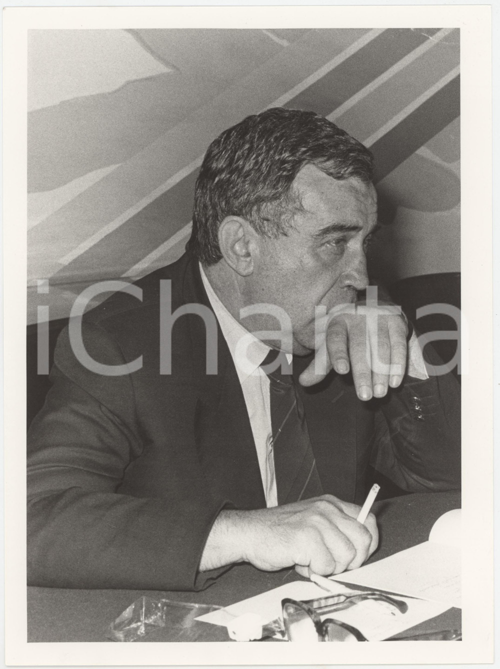 Fotografia d epoca originale 1985 ca MILANO Lino RIZZI Ritratto del giornalista  Foto 18x24 cm 1