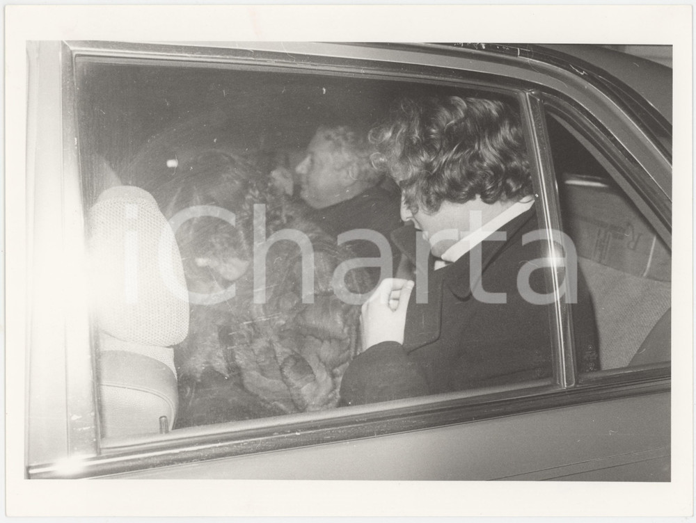 Fotografia d epoca originale 1985 ca ITALIA  COSTUME Pierfrancesco e Paolo VILLAGGIO con BERNETTI Foto 24x18 1