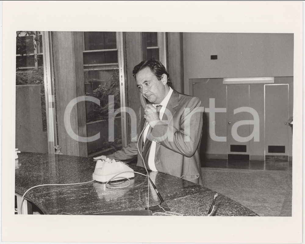 Fotografia d epoca originale 1985 ca CONFINDUSTRIA Carlo PATRUCCO al telefono  Foto 25x20 cm 1
