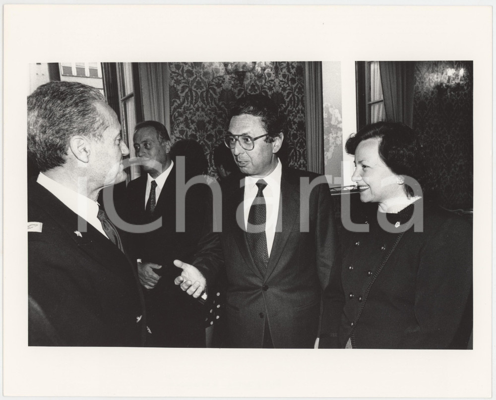 Fotografia d epoca originale 1985 ca DEMOCRAZIA CRISTIANA Roberto MAZZOTTA con la moglie Adele  Foto 25x20 1