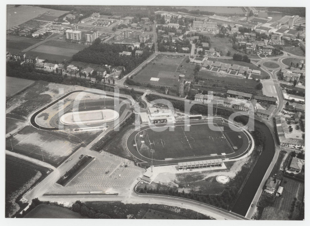 Fotografia d epoca originale 1985 ca CASSANO D ADDA Centro sportivo con pista di pattinaggio  Foto 18x12 cm 1