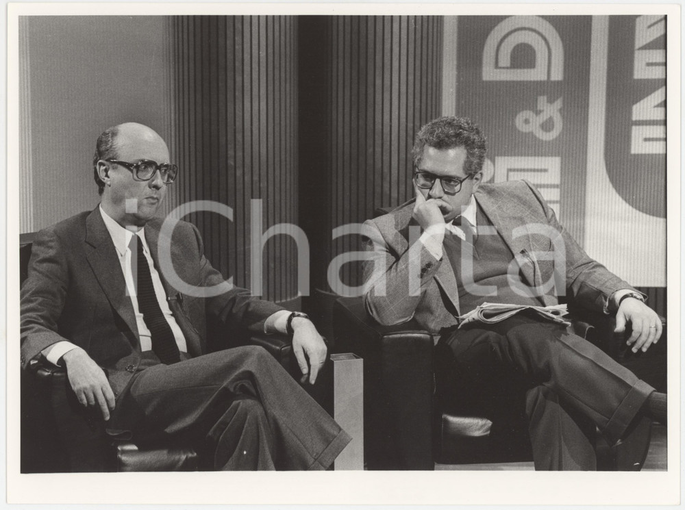 Fotografia d epoca originale 1985 ca RAI DUE  OGGI & DOMANI  Paolo MAZZANTI Giuliano URBANI Foto 24x18 cm 1