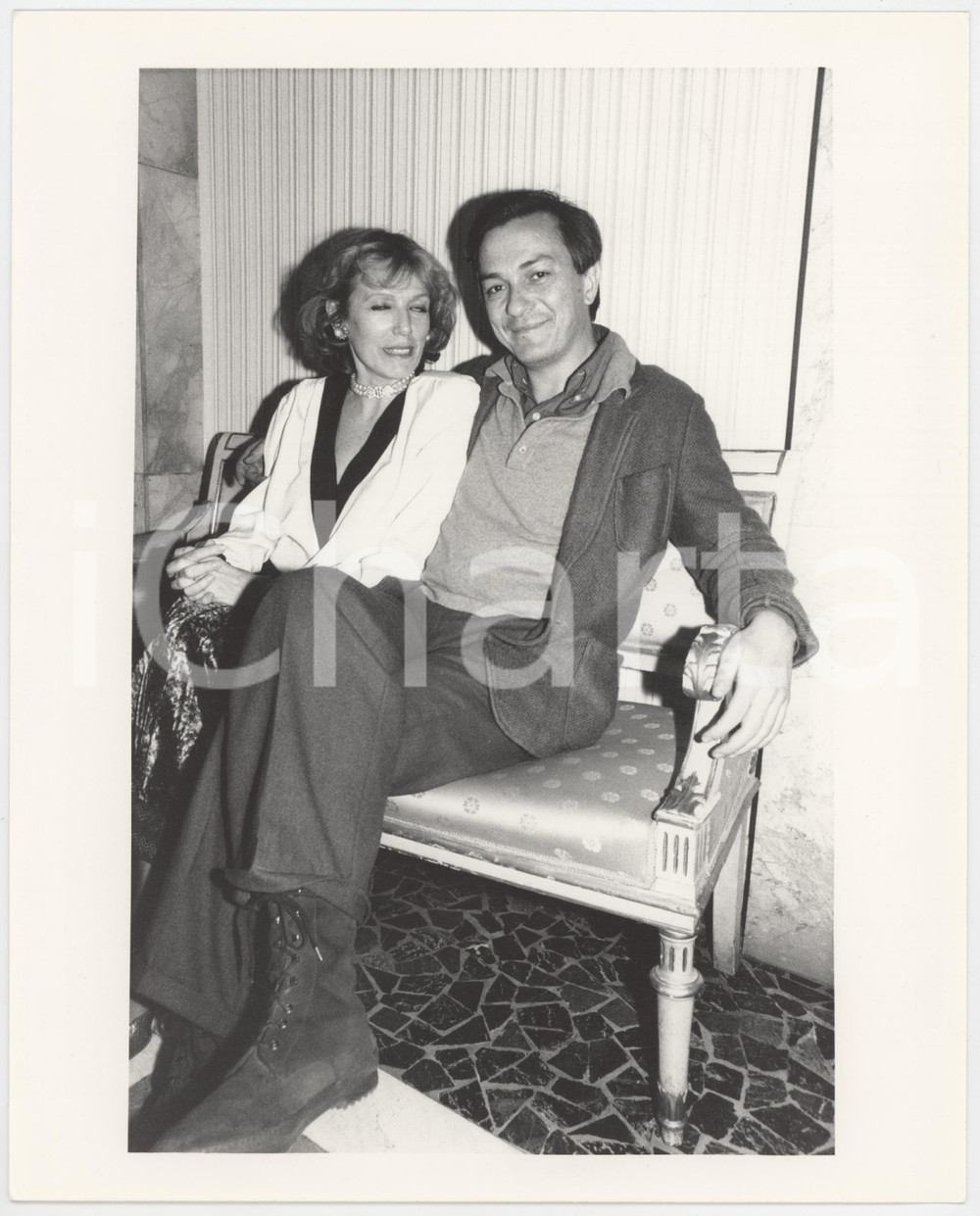 Fotografia d epoca originale 1985 ca ITALIA  COSTUME Remo GIRONE Victoria ZINNY  Foto 20x25 cm 1