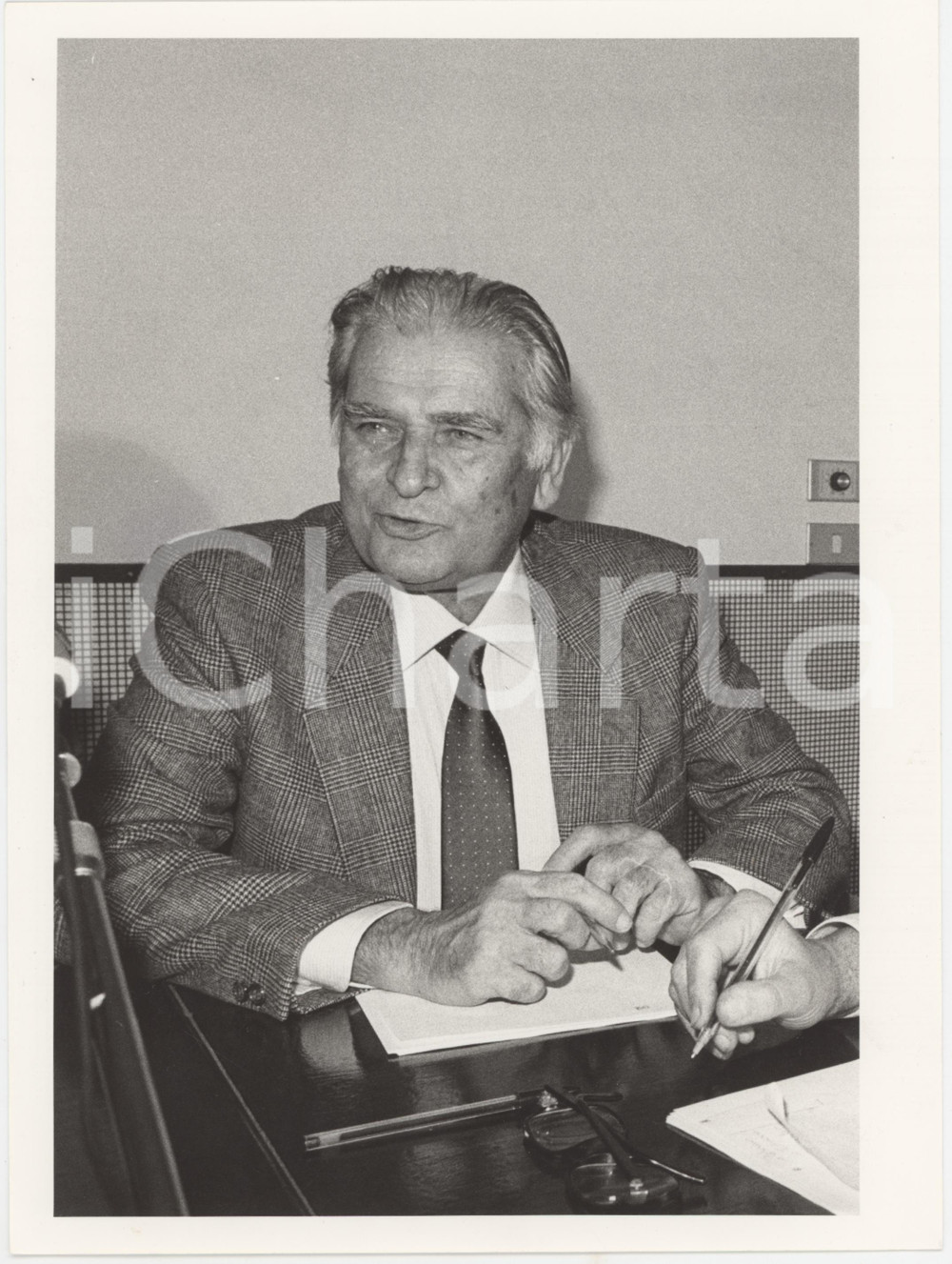Fotografia d epoca originale 1985 ca PARTITO COMUNISTA Napoleone COLAJANNI Politico PCI Foto 18x24 cm 1