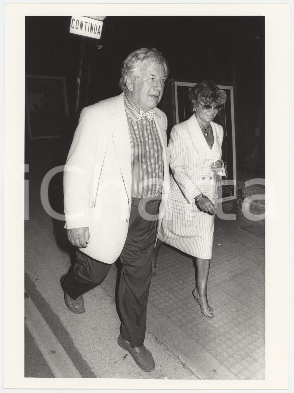 Fotografia d epoca originale 1986 VENEZIA Mostra del Cinema  Peter USTINOV HÃ©lÃ¨ne DU LAU D ALLEMANS Foto 1