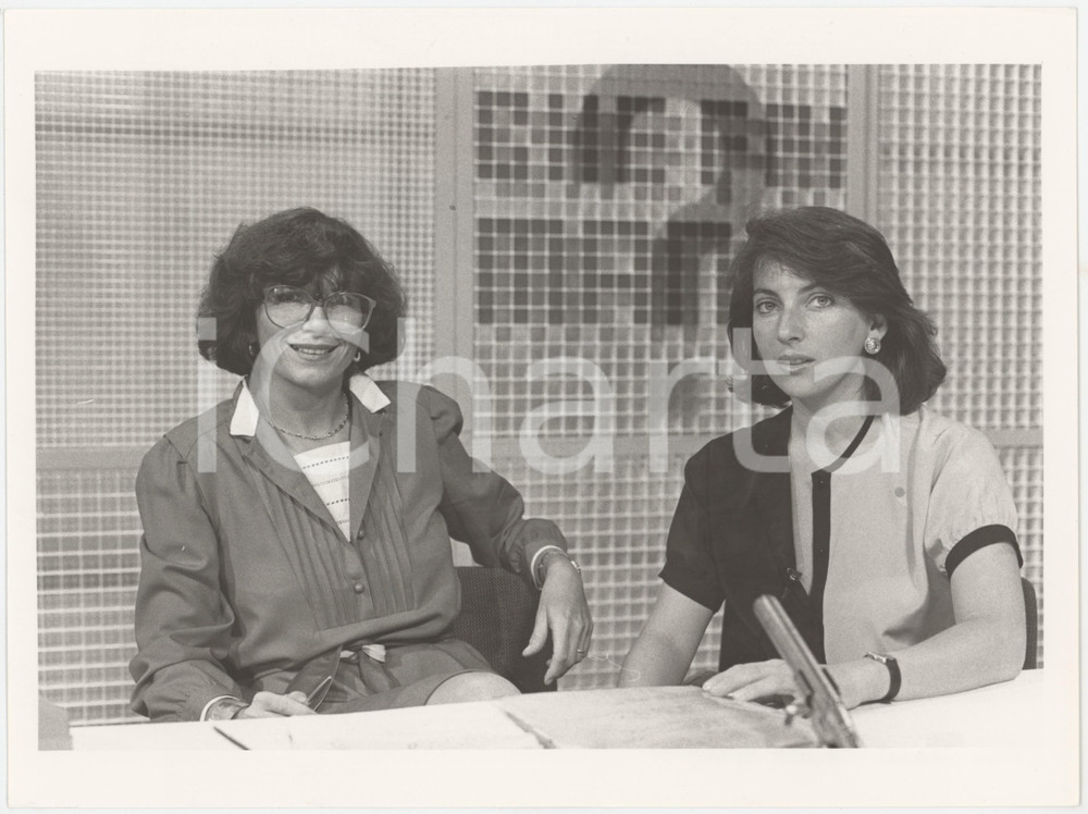Fotografia d epoca originale 1985 ca RAI DUE  CHE FAI, MANGI? Anna BARTOLINI Carla URBAN Foto 24x18 cm 1 1