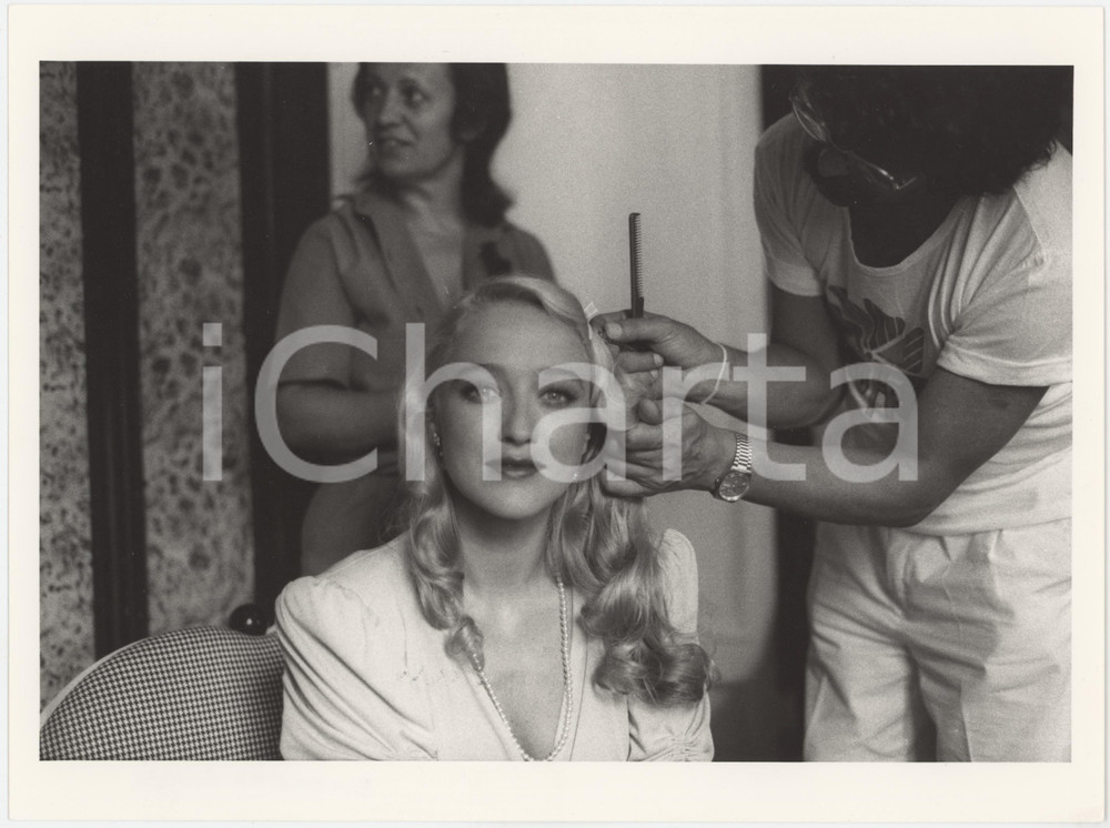 Fotografia d epoca originale 1984 RAI Notti e nebbie  Eleonora GIORGI al trucco  Foto 24x18 cm 3 1