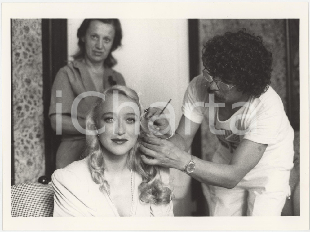 Fotografia d epoca originale 1984 RAI Notti e nebbie  Eleonora GIORGI al trucco  Foto 24x18 cm 1