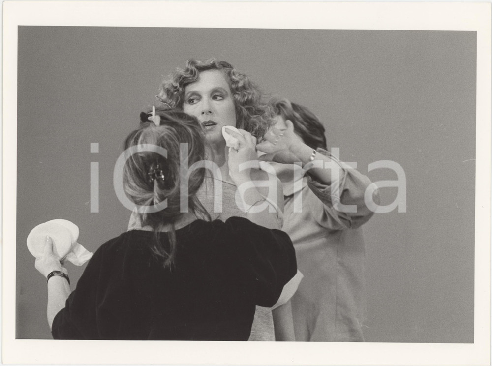 Fotografia d epoca originale 1985 RAI UNO Loretta Goggi in Quiz  Loretta GOGGI al trucco  Foto 24x18 1 1