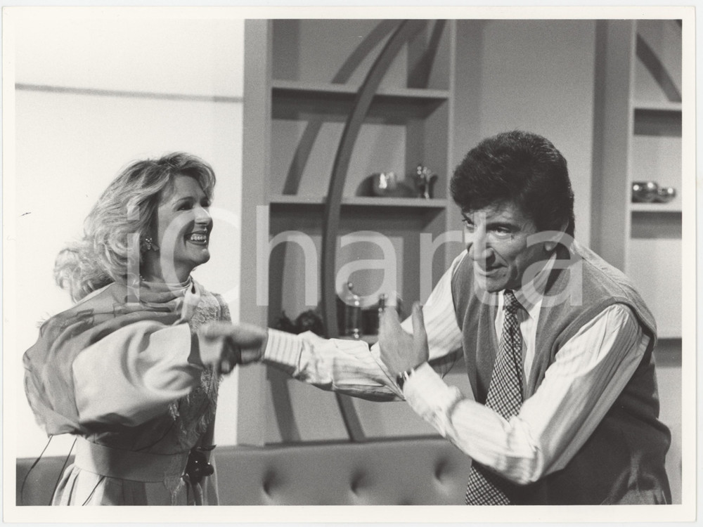 Fotografia d epoca originale 1986 RAI UNO  IO A MODO MIO Loretta GOGGI Gigi PROIETTI Foto 24x18 cm 3 1
