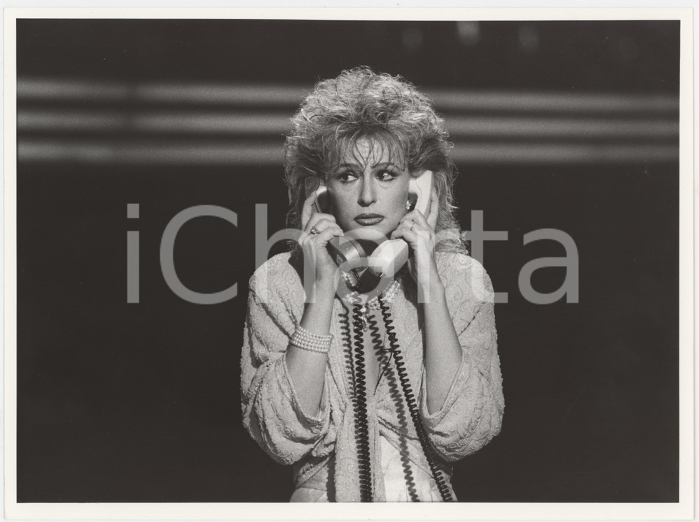 Fotografia d epoca originale 1985 RAI UNO Loretta Goggi in Quiz  Loretta GOGGI al telefono  Foto 1 1