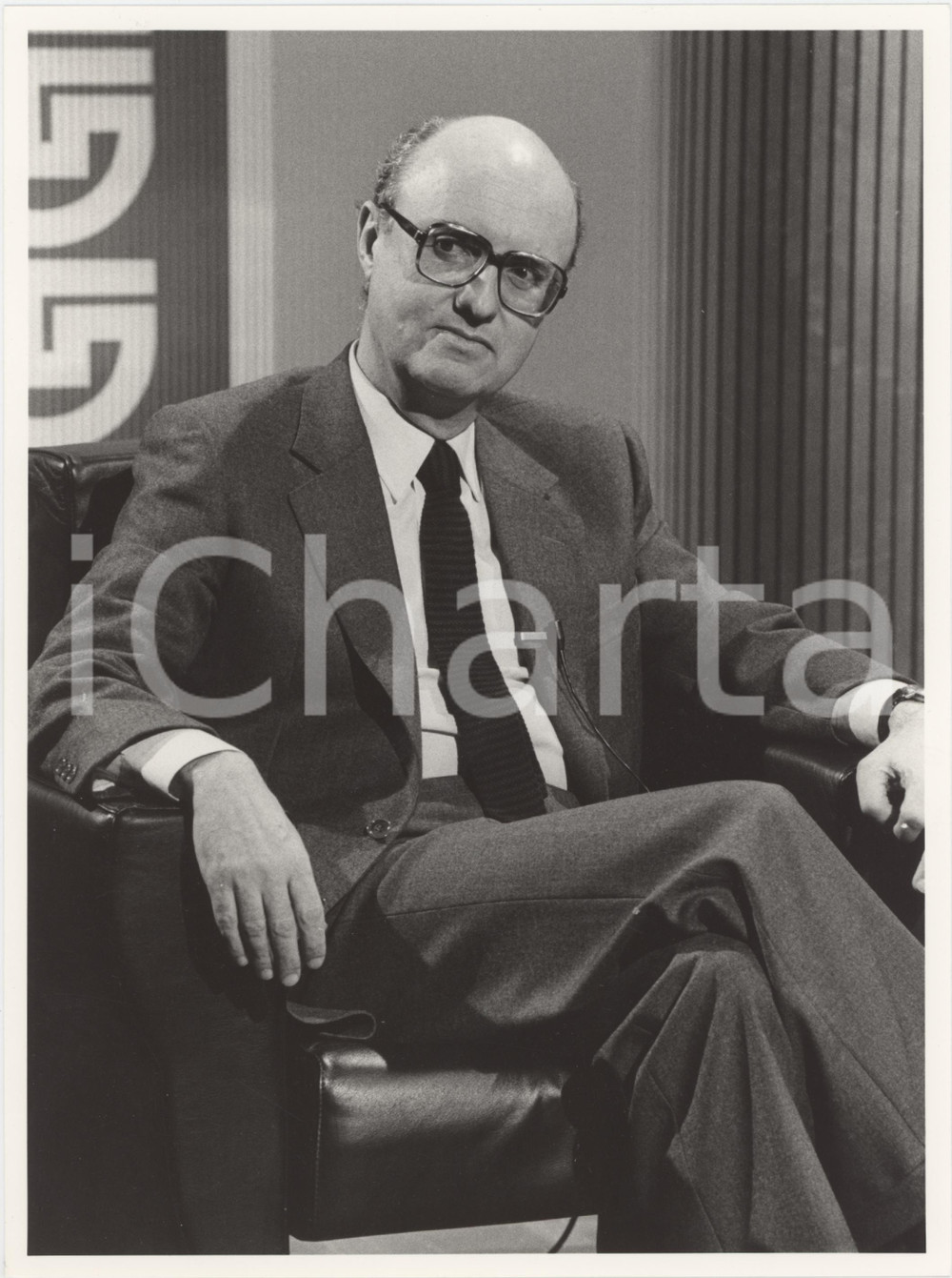 Fotografia d epoca originale 1985 ca RAI DUE  OGGI & DOMANI Giuliano URBANI Foto 18x24 cm 1
