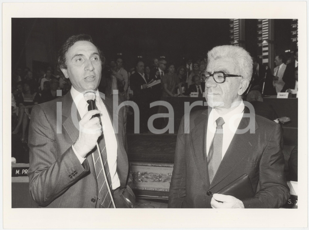 Fotografia d epoca originale 1985 ca ITALIA  COSTUME Carlo SGORLON Pippo BAUDO Foto 24x18 cm 1