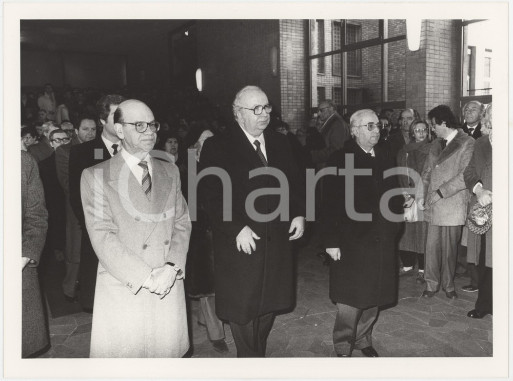 Fotografia d epoca originale 1990 ca MILANO  POLITICA Luigi GUATRI Enzo VICARI Giovanni SPADOLINI Foto 24x18 1