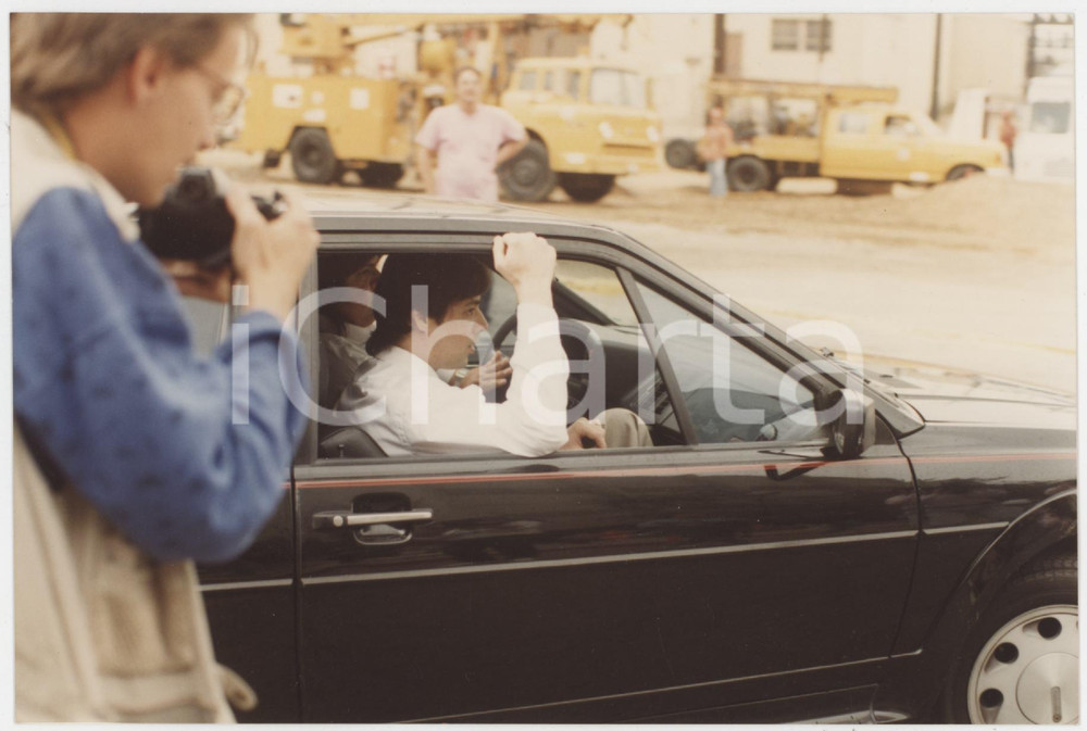 Fotografia d epoca originale 1990 LOS ANGELES COUNTY JAIL Christian BRANDO in a car  Foto 15x10 cm 2 1