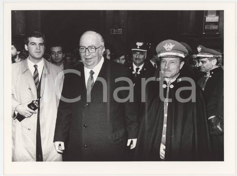 Fotografia d epoca originale 1985 ca ARMA DEI CARABINIERI Riccardo BISOGNIERO Giovanni SPADOLINI Foto 24x18 1