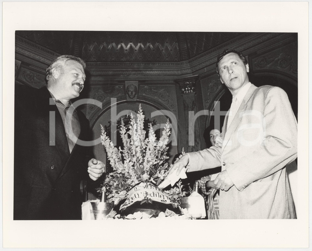 Fotografia d epoca originale 1987 MILANO ? Peter GREENAWAY Brian DENNEHY presentano VENTRE DELL ARCHITETTO 1