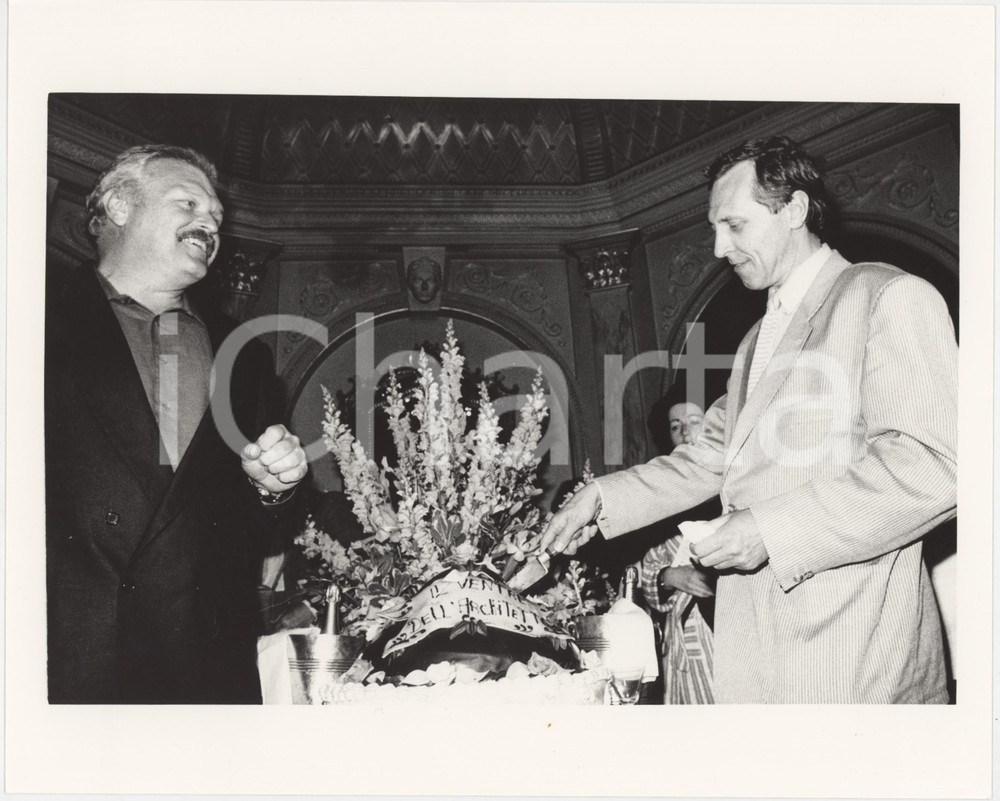 Fotografia d epoca originale 1987 MILANO ? Peter GREENAWAY Brian DENNEHY Foto 25x20 cm 2 1