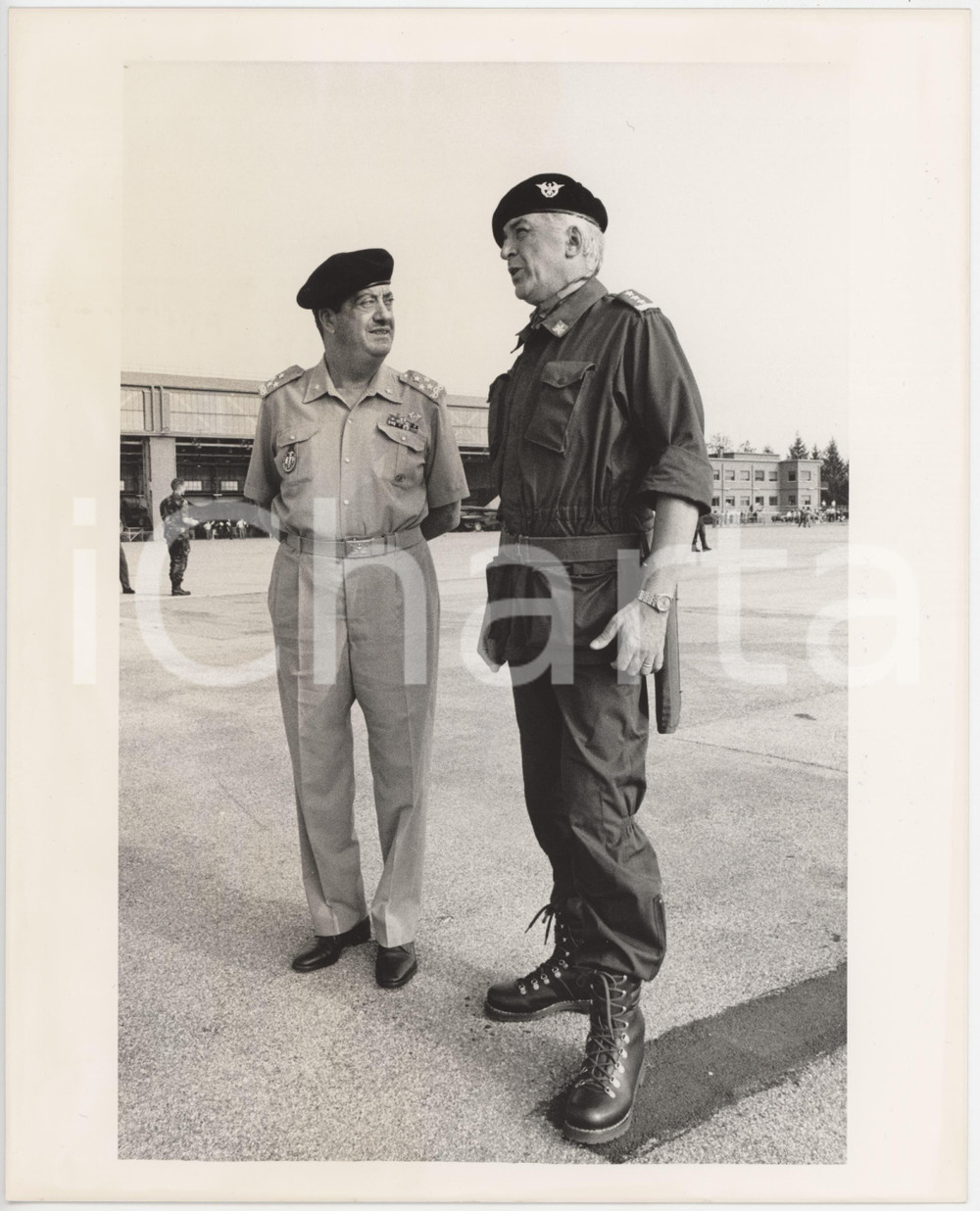 Fotografia d epoca originale 1985 ca ESERCITO ITALIANO Generali Ciro DI MARTINO Raffaele SIMONE Foto 20x25 cm 1