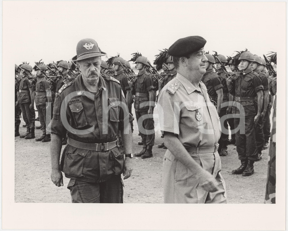 Fotografia d epoca originale 1988 ESERCITO ITALIANO Generali Benito GAVAZZA e Ciro DI MARTINO Foto 25x20 5 1