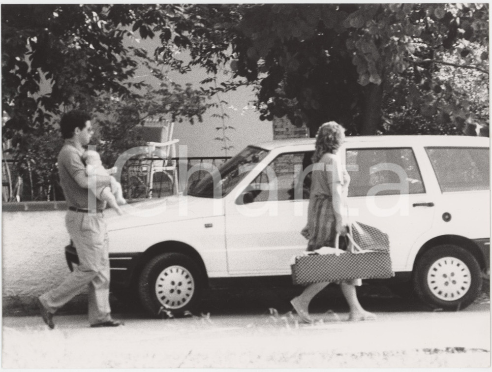 Fotografia d epoca originale 1985 ca ANNI DI PIOMBO Marco BARBONE Cristina GRINER paparazzati  Foto 24x18 cm 1