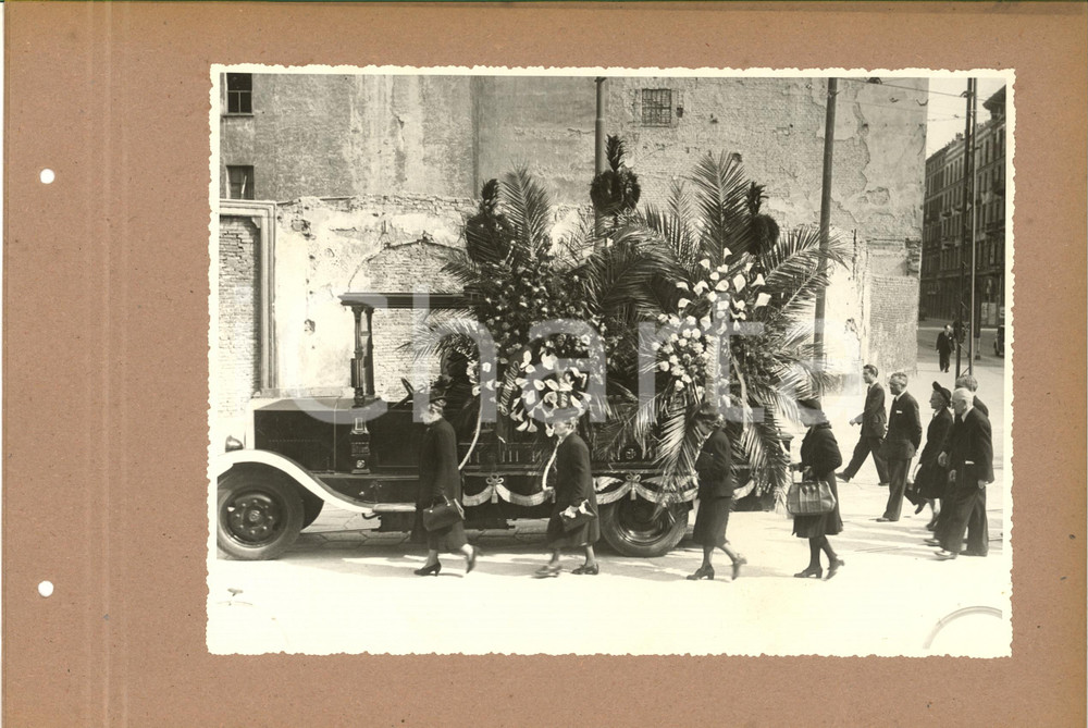 Fotografia d epoca originale 1942 MILANO SAN VITTORE Via Olona ang. De Amicis  Corteo funebre  Foto 2 1