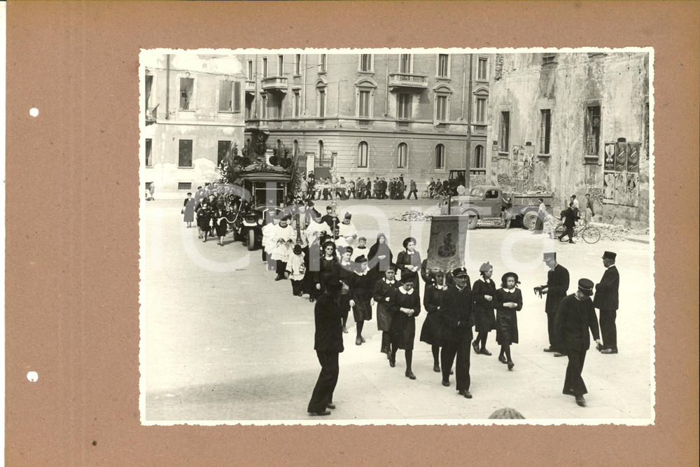 Fotografia d epoca originale 1942 MILANO Ex Monastero di San Vittore al Corpo  Corteo funebre  Foto 32x33 1
