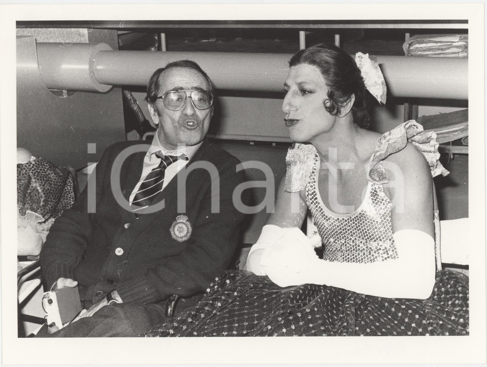 Fotografia d epoca originale 1985 RAI DUE Il tastomatto Enzo TRAPANI e Pippo FRANCO vestito da donna Foto 1 1