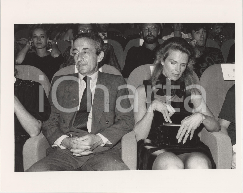 Fotografia d epoca originale 1990 ca CINEMA Candice BERGEN Louis MALLE durante proiezione  Foto 25x20 cm 1