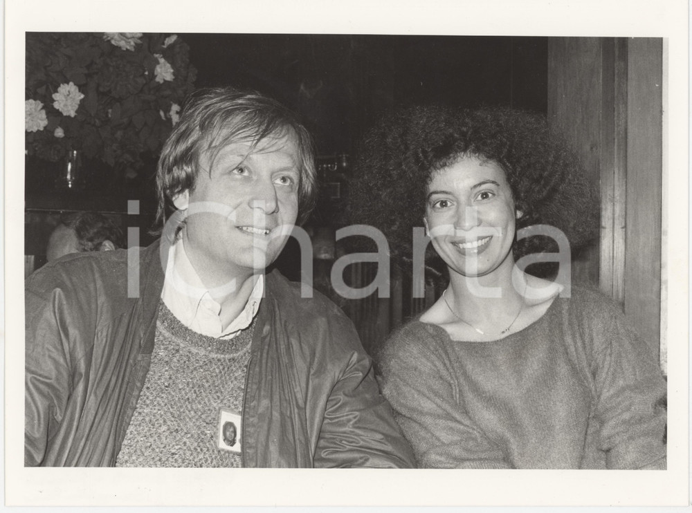 1985 ITALIA - COSTUME Beatrice ROMANO con il fidanzato - Foto 24x18 cm