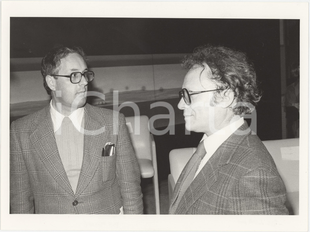 1985 ca ITALIA - COSTUME Silvano Romano con l'Avvocato DE LUANI Foto 24x18 cm