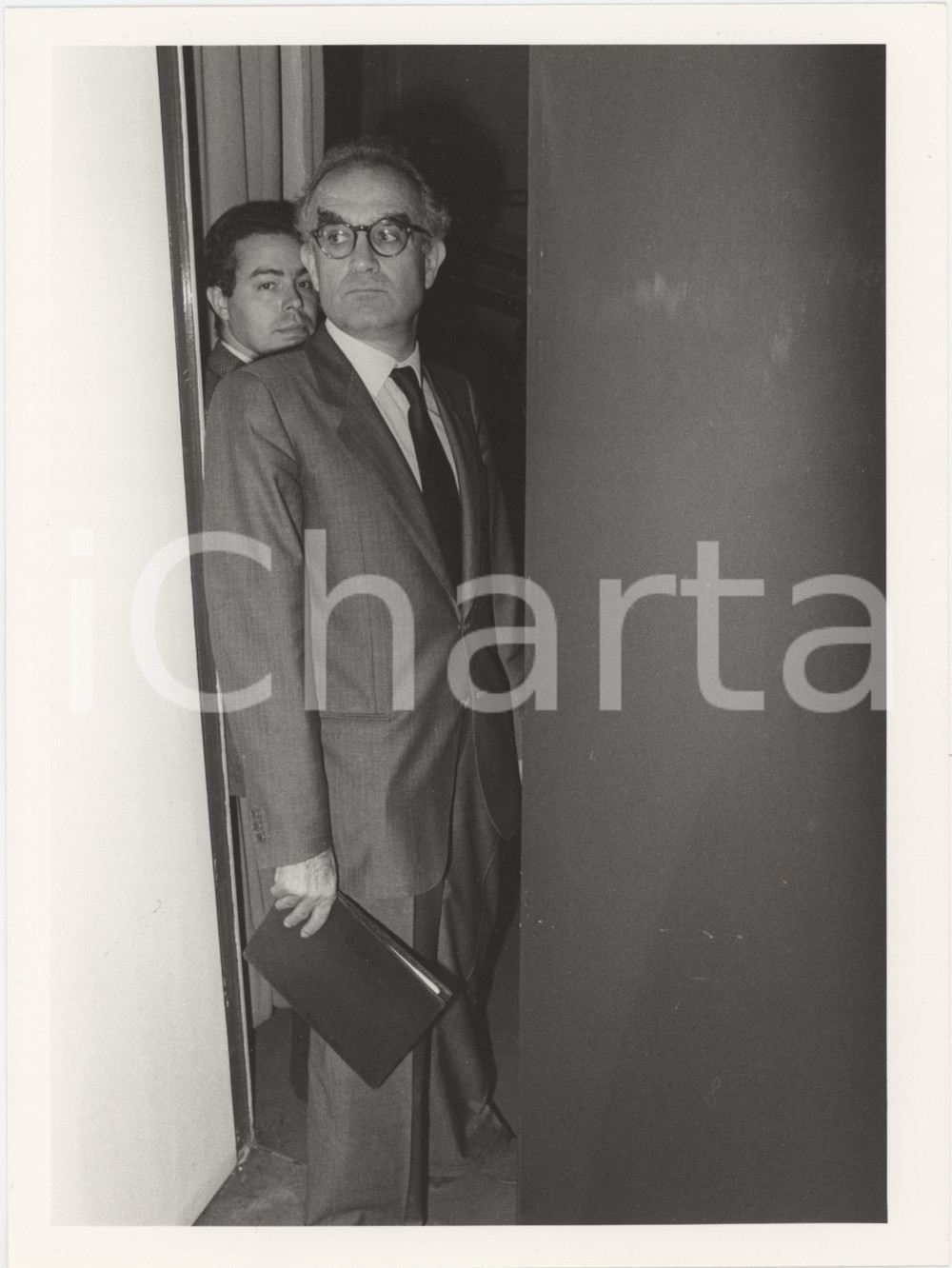 Fotografia d epoca originale 1985 ca ITALIA  COSTUME Massimo PINI Ritratto del dirigente  Foto 18x24 cm 1
