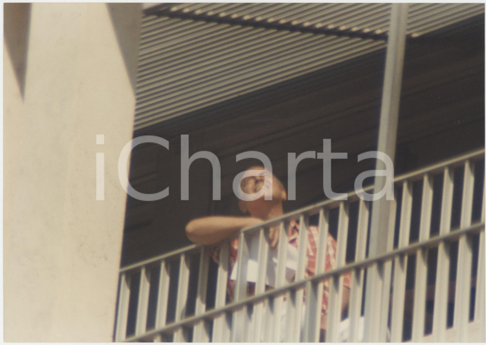 Fotografia d epoca originale 1997 NAPOLI  FESTIVALBAR Vittorio SALVETTI paparazzato sul balcone  Foto 2 1