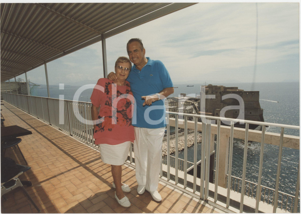 Fotografia d epoca originale 1997 NAPOLI Castel dell Ovo FESTIVALBAR Vittorio SALVETTI con la moglie  Foto 1