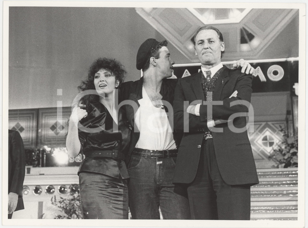 Fotografia d epoca originale 1986 FESTIVAL DI SANREMO Marcella BELLA Eros RAMAZZOTTI Renzo ARBORE Foto 24x18 1