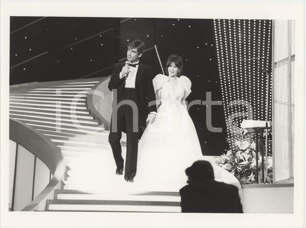 Fotografia d epoca originale 1984 FESTIVAL DI SANREMO Pierre COSSO Bonnie BIANCO Foto 24x18 cm 3 1