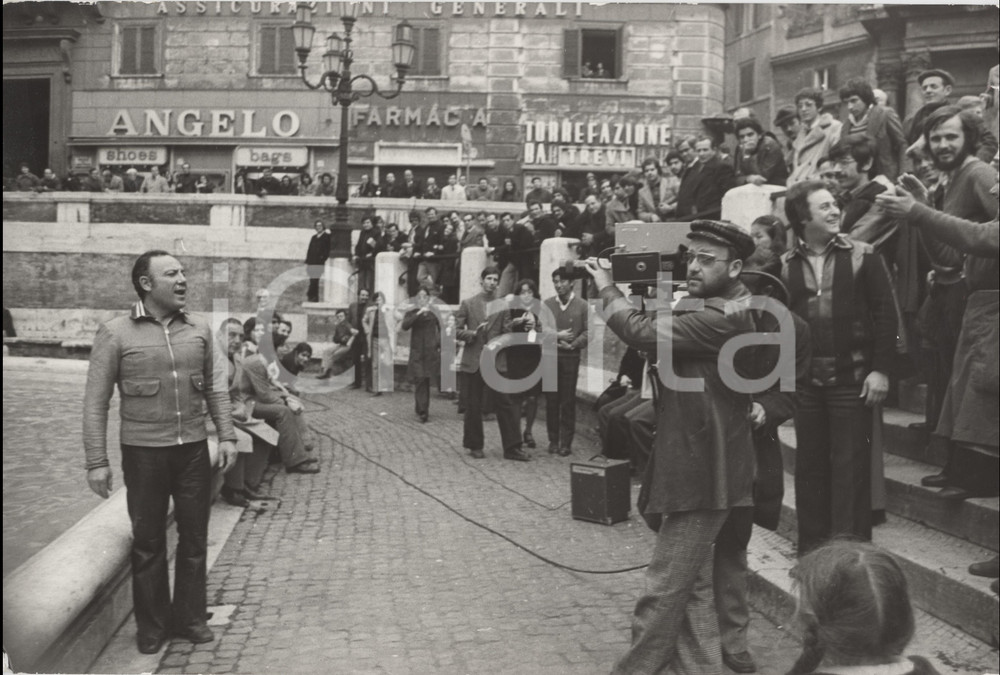 Fotografia d epoca originale 1970 ca ROMA Claudio VILLA durante la registrazione di un videoclip  Foto 1