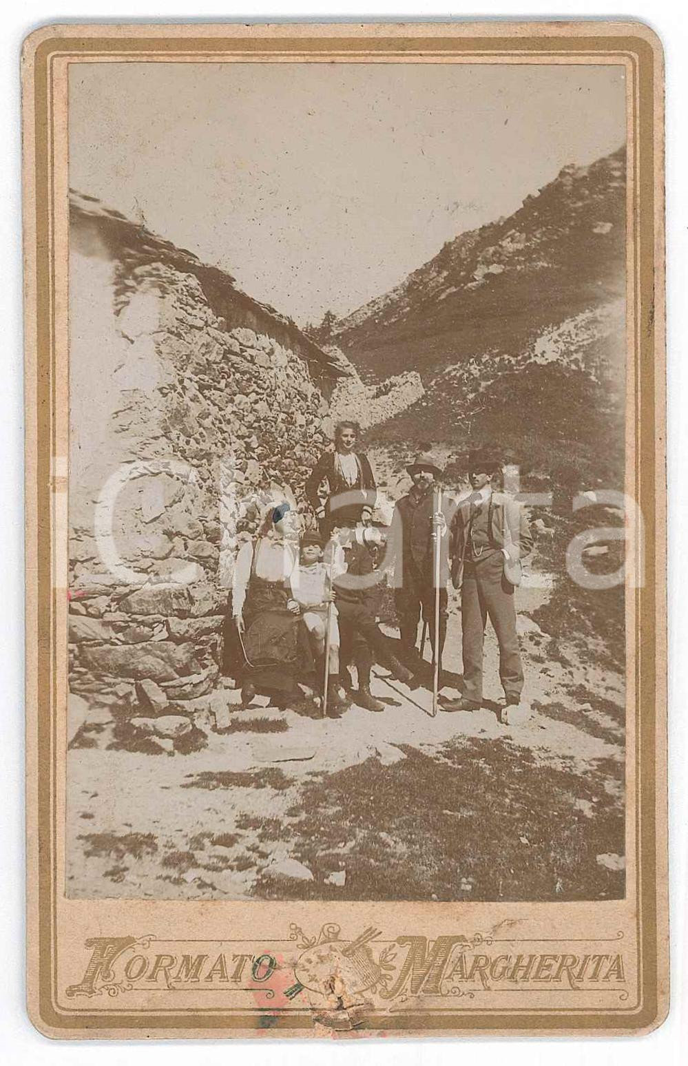 Fotografia d epoca originale 1890 ca SUD ITALIA Ritratto di gruppo in area rurale Foto 8x12 cm 1