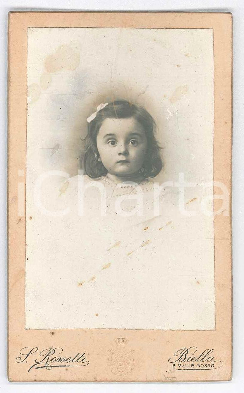 Fotografia d epoca originale 1900 ca BIELLA Ritratto di bambina in bianco  Busto Foto S. ROSSETTI CDV 1