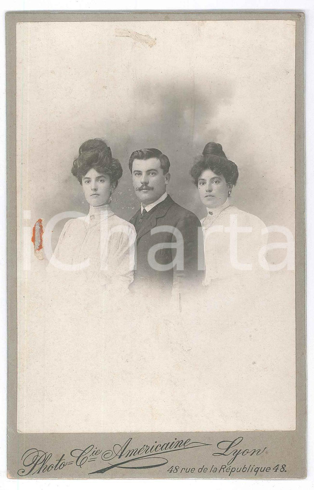 Fotografia d epoca originale 1900 ca LYON FRANCE Portrait de famille  Photo Cie AmÃ©ricaine 11x16 cm 1
