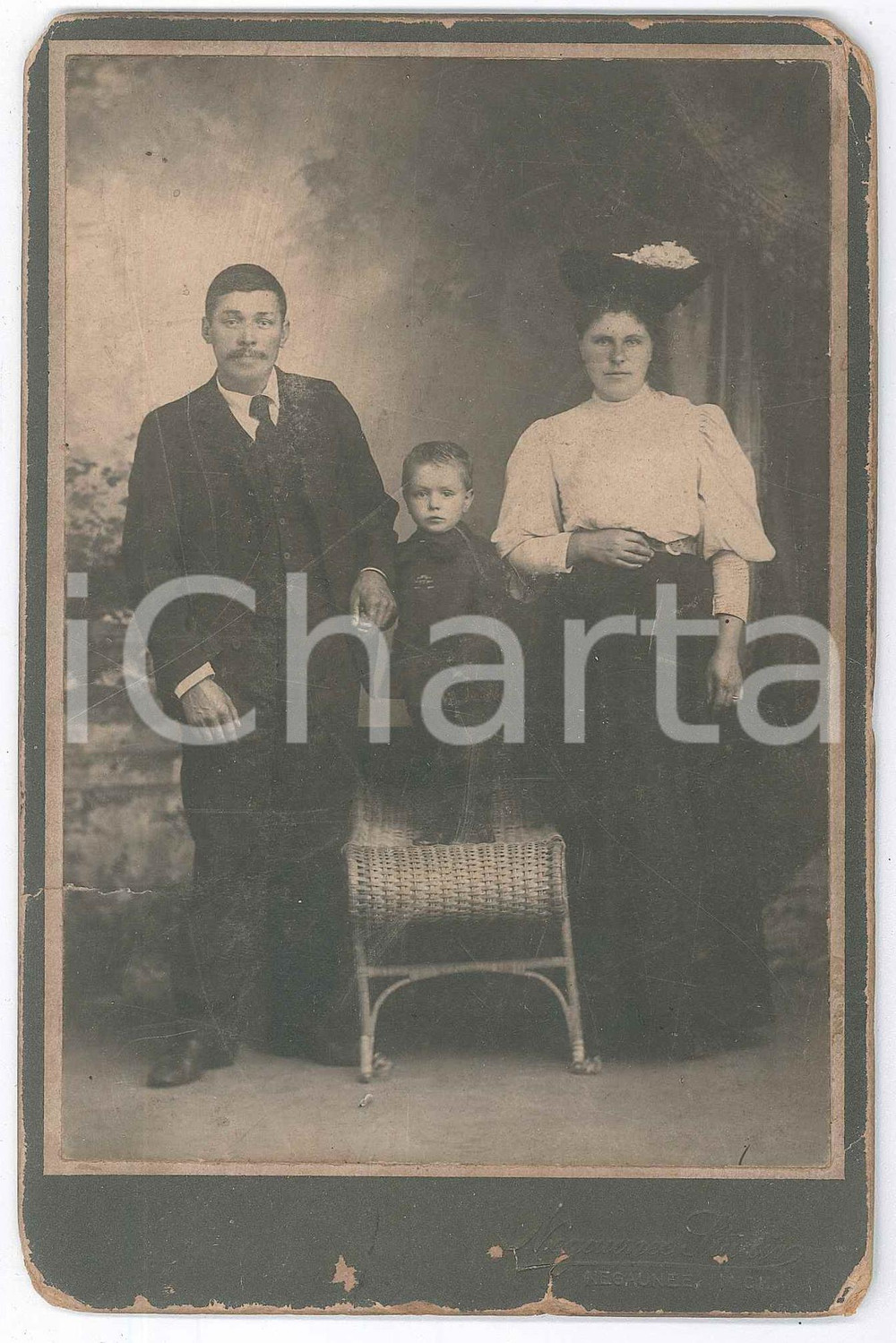 Fotografia d epoca originale 1900 ca NEGAUNEE MICHIGAN, USA Family portrait Photo NEGAUNEE STUDIO 11x16 cm 1