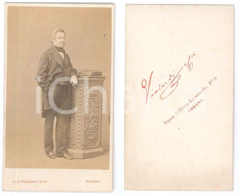 Fotografia d epoca originale 1870 ca TORINO Ritratto maschile con libro  Foto VIALARDI CDV 1