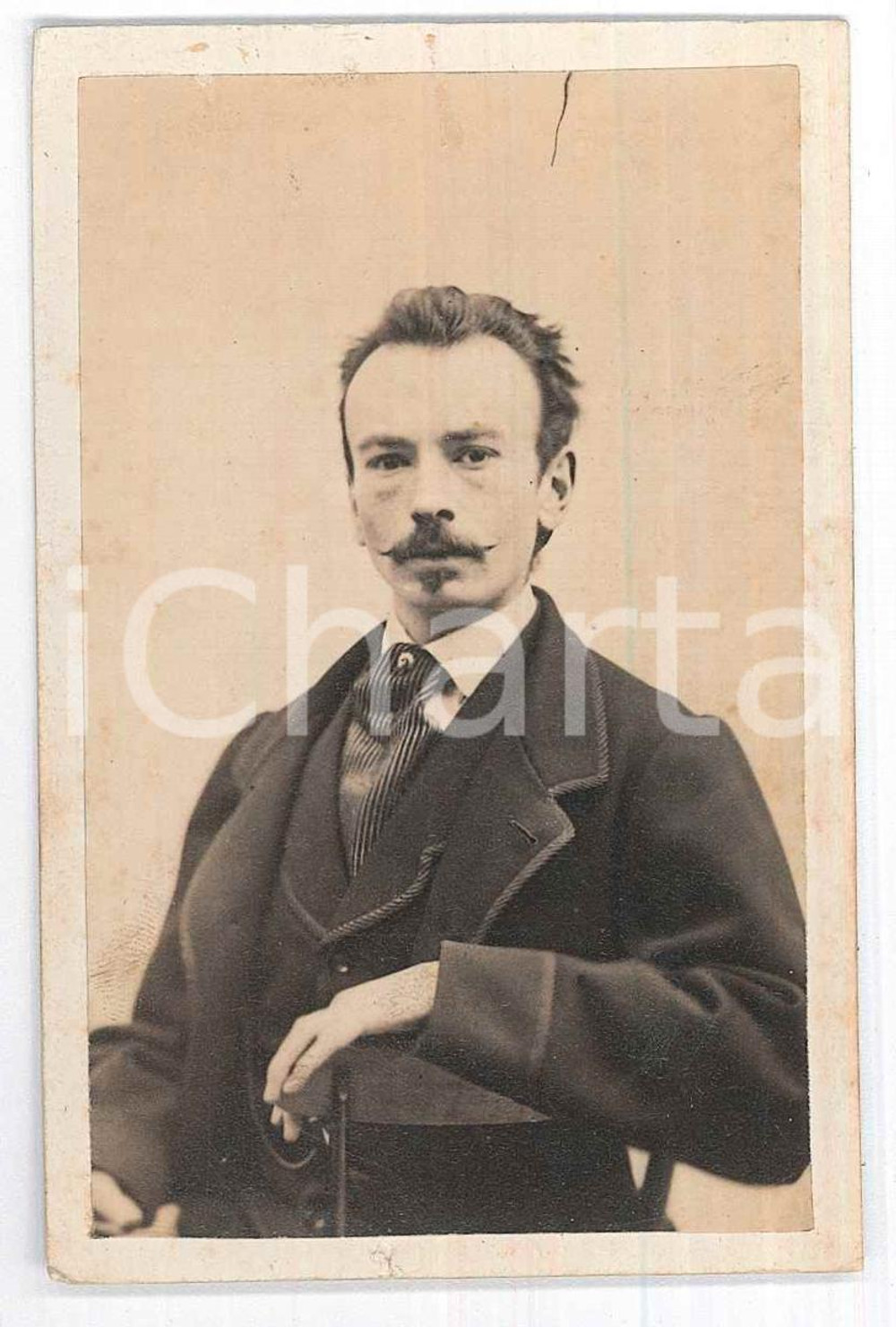 Fotografia d epoca originale 1870 ca ITALIA Giovane uomo seduto  Ritratto  Foto CDV 1