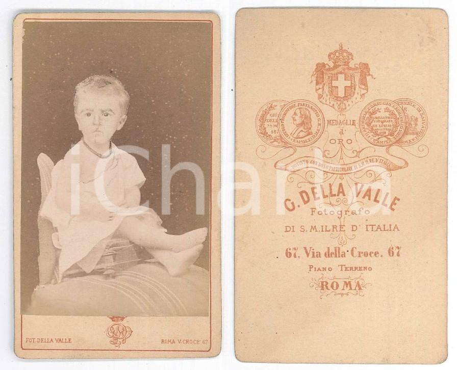 Fotografia d epoca originale 1875 ca ROMA Bambino su seggiolino  Ritratto Foto Giuseppe DELLA VALLE CDV 1