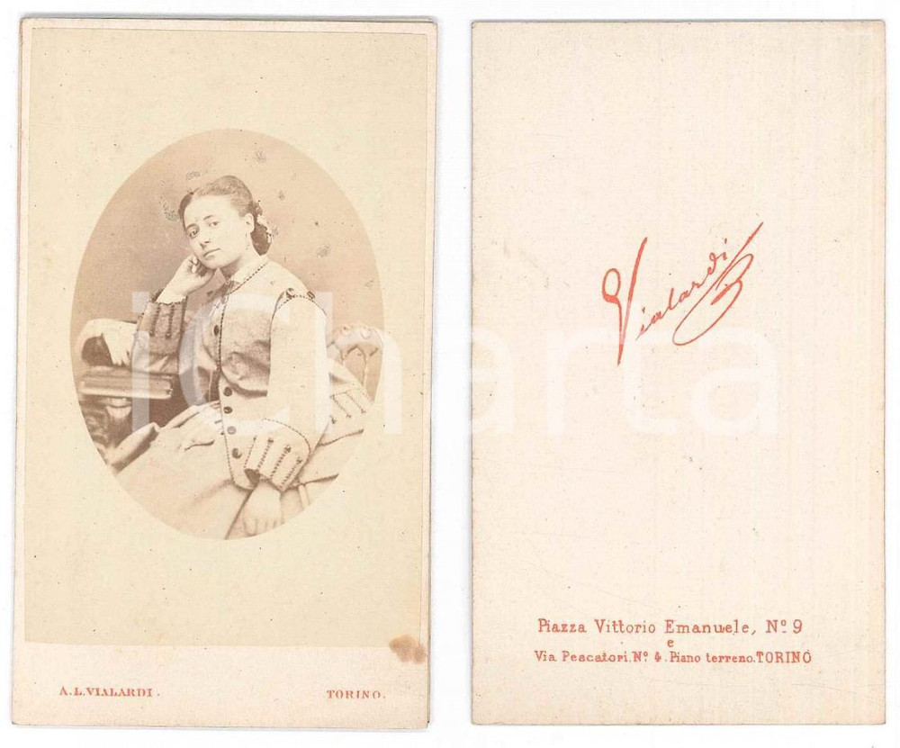 Fotografia d epoca originale 1870 ca TORINO Ritratto di giovane donna seduta Foto A. L. VIALARDI CDV 1